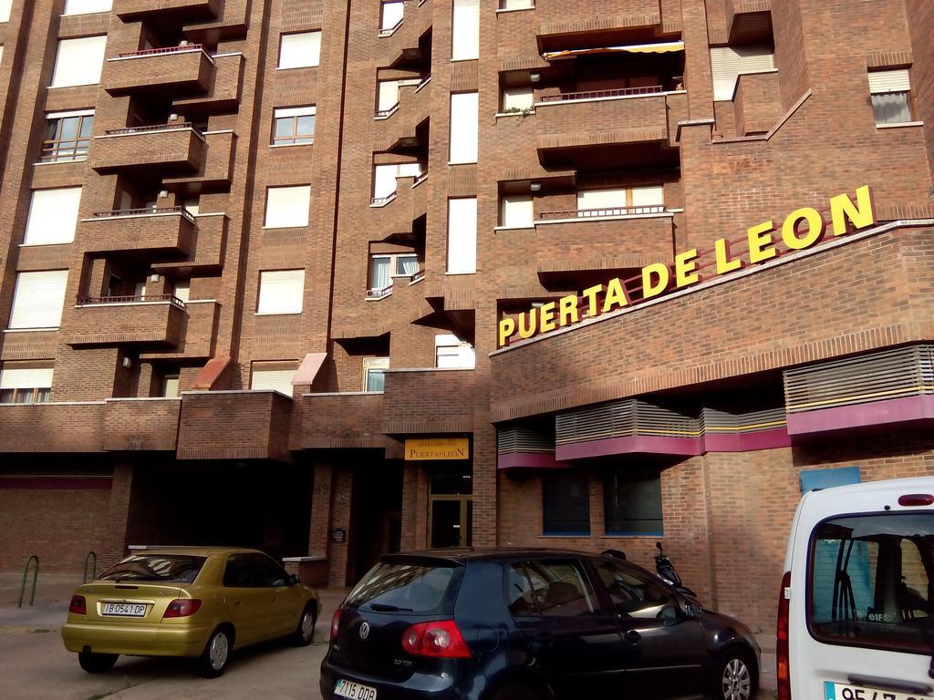 Apartamentos Turisticos Puerta de León Quarto foto